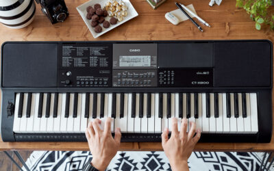 Czym różni się keyboard od syntezatora muzycznego?